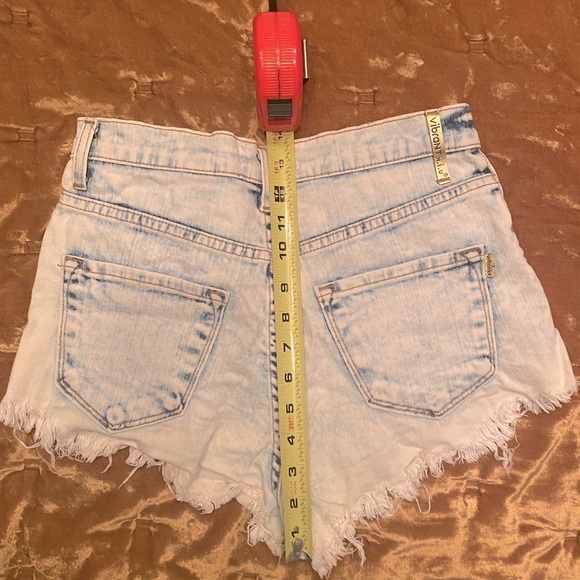 Daisy Adorned Cut Off Jean Festival Shorts - Picture 2 of 5